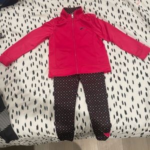 Girls Nike pant and jacket set.  Basically new.